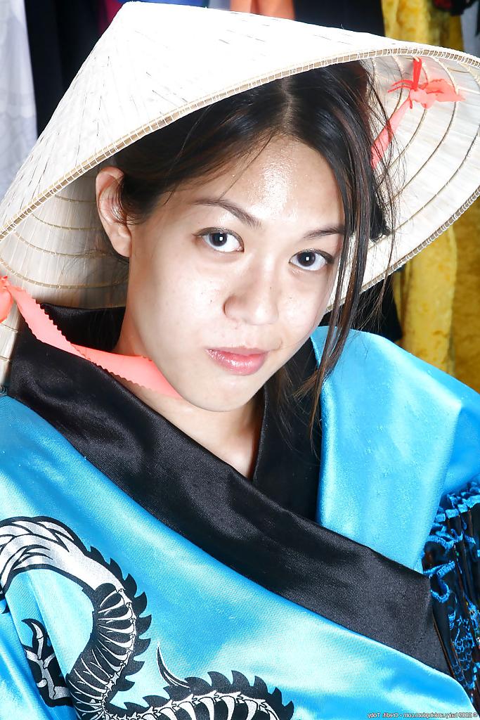 16P Masked Asian amateur Starlingz removing kimono to part hairy pussy