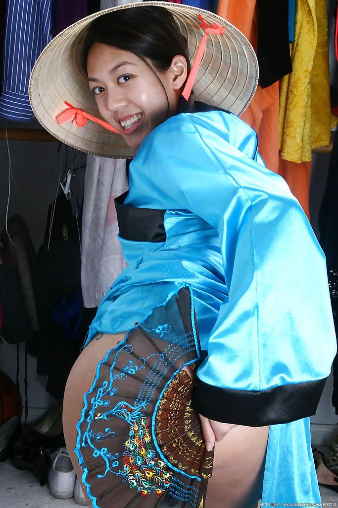 16P Masked Asian amateur Starlingz removing kimono to part hairy pussy