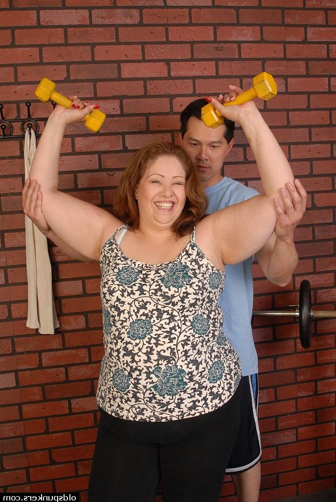 16P Obese granny Cyn undresses after workout session to suck dick instead