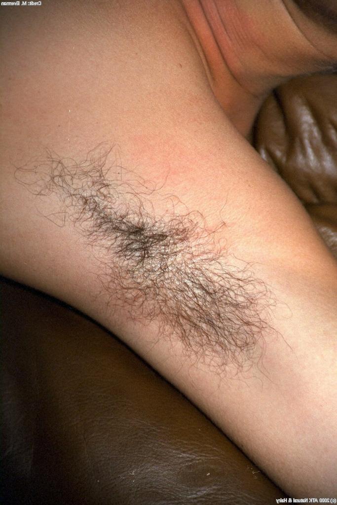 16P Oriental amateur Amanda unleashing hairy pits and pussy while disrobing