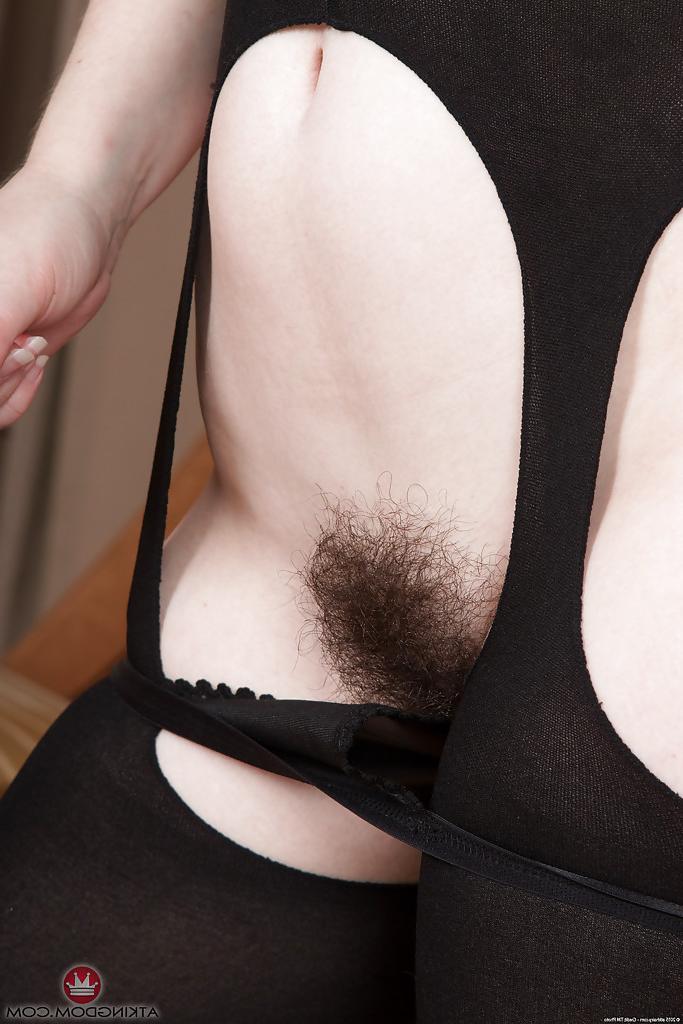 16P Leggy MILF Annabelle Lee exposing hairy underarms and vagina