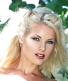 25P Faces of Wonderful Womans