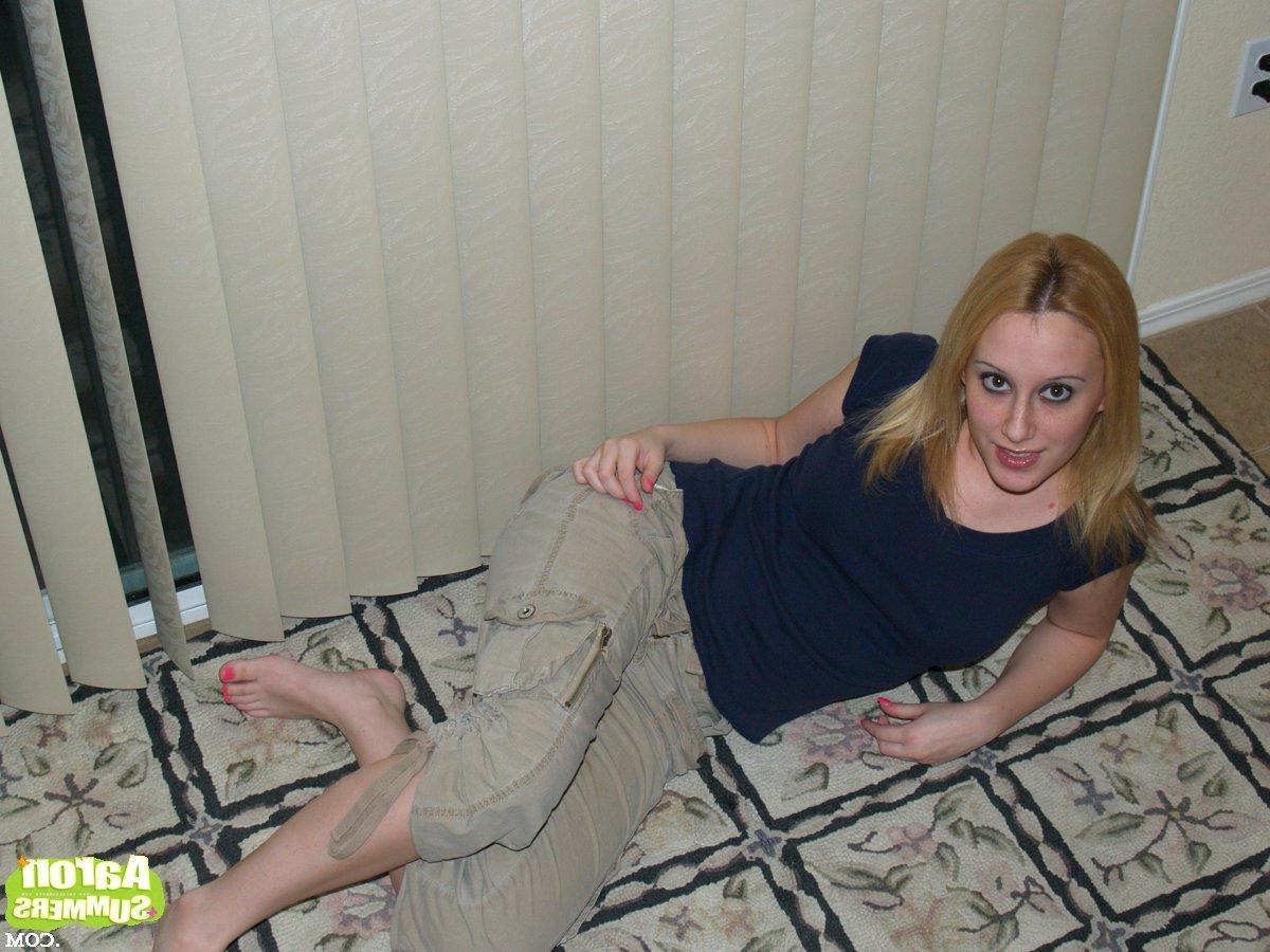 19P Pictures of Aaron Summers stripping nude just for you