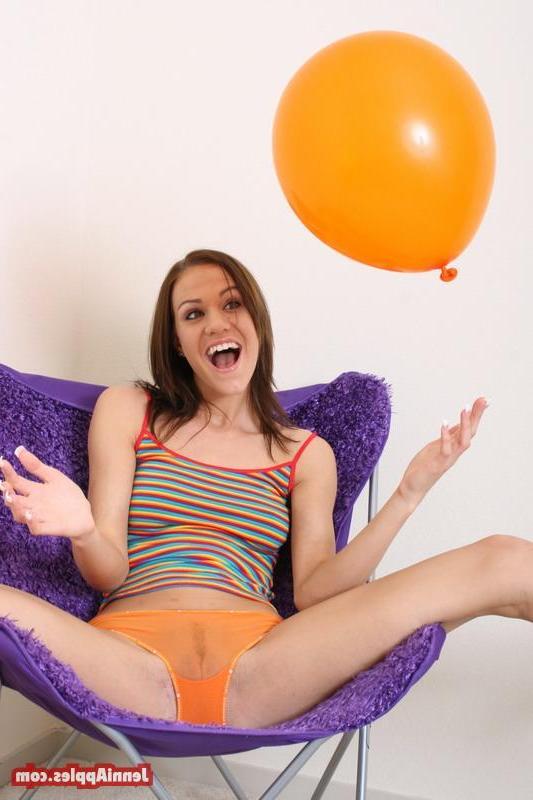 19P Pictures of teen Jenni Apples completely nude