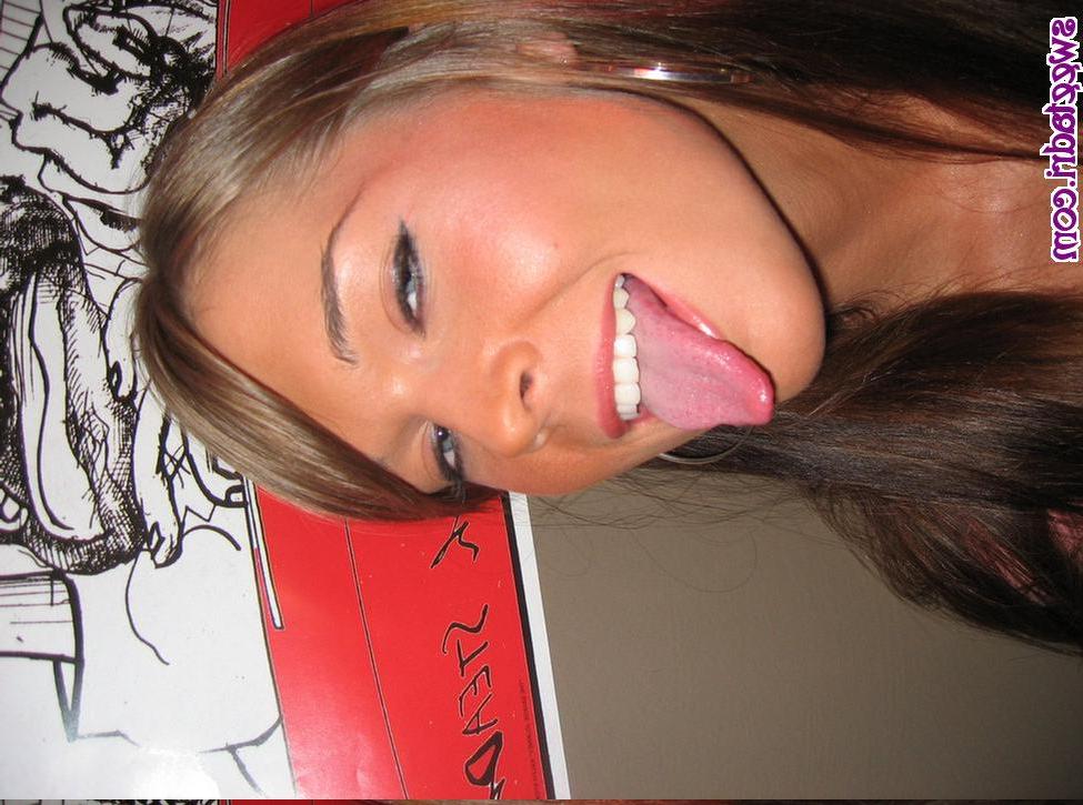 20P Pictures of Sweet Adri getting her pussy fingered