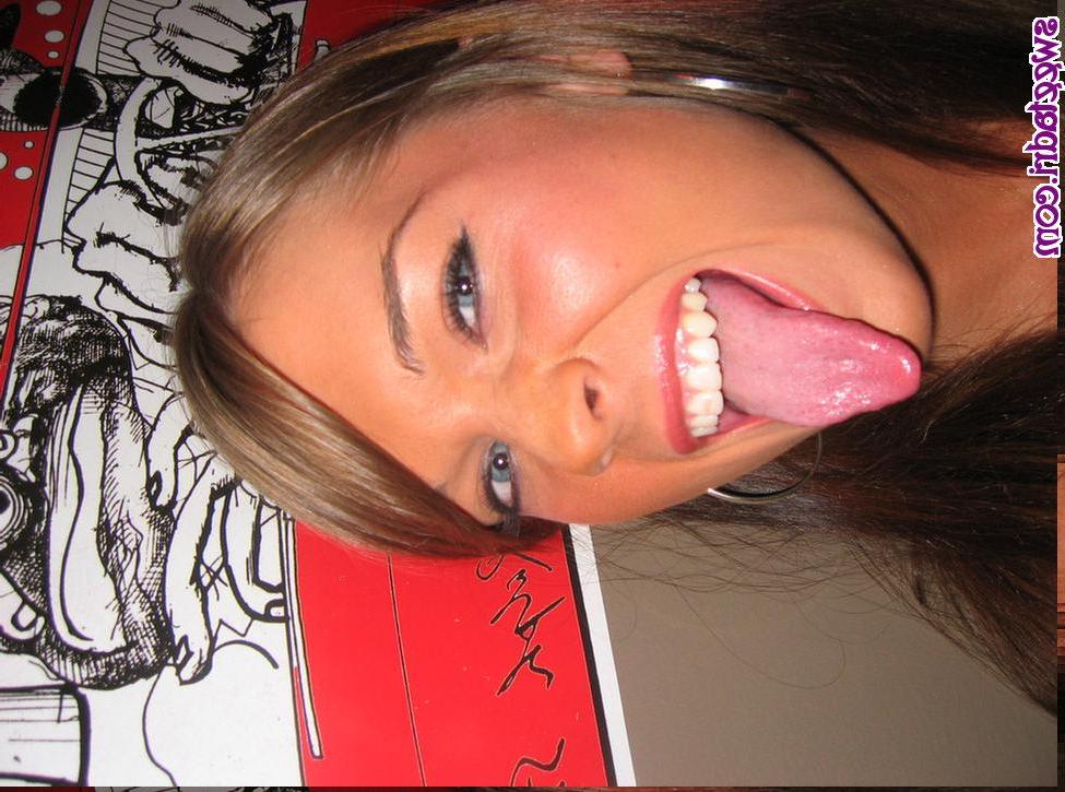 20P Pictures of Sweet Adri getting her pussy fingered