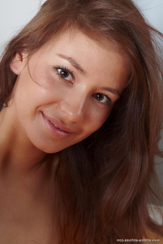 15P Beautiful teen Afrodita offers you her stunning nude teen body