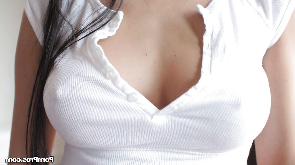 12P Slender masseuse Breanne Benson demonstrates bald pussy in close up scene