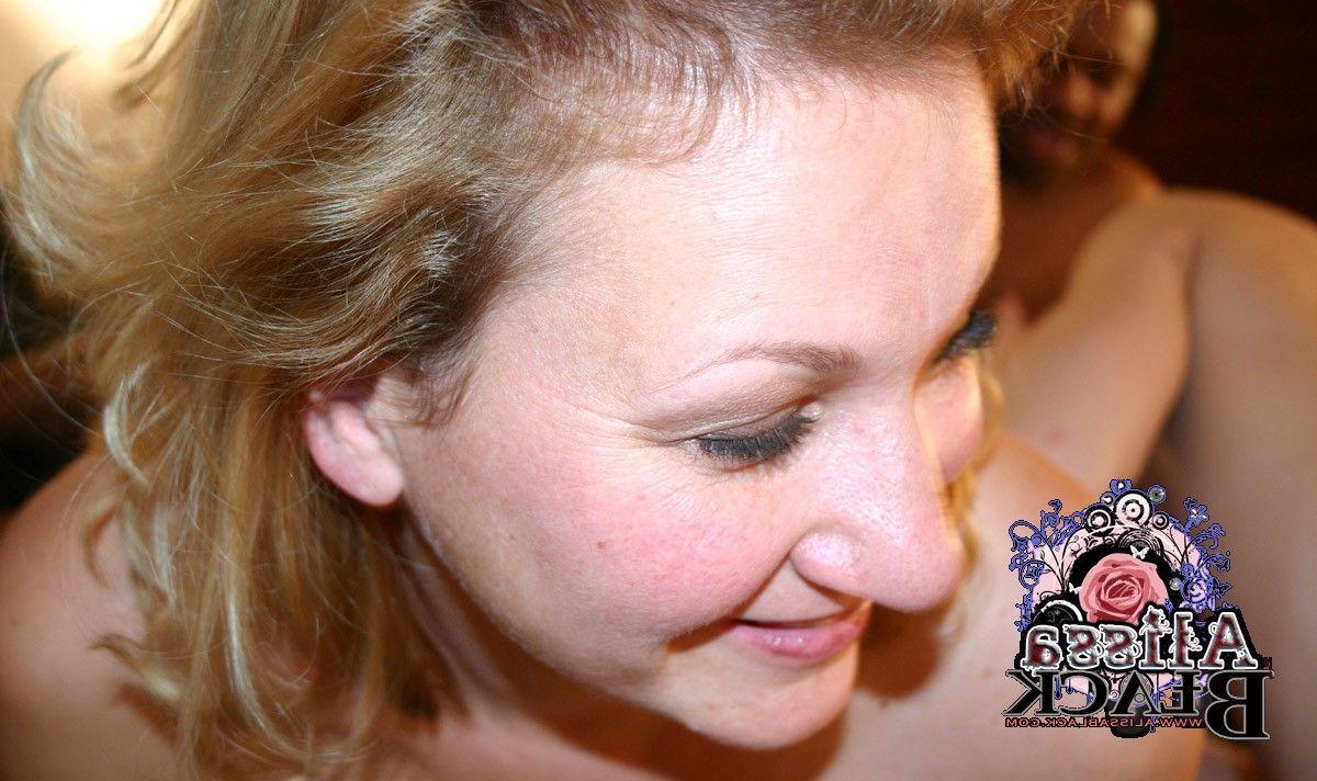 15P Pictures of teen Alissa Black dining on some wet pussy