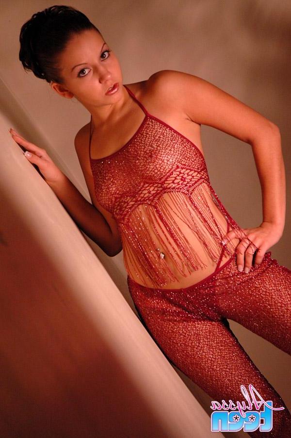15P Pictures of Alyssa Teen dressed up in sexy lingerie