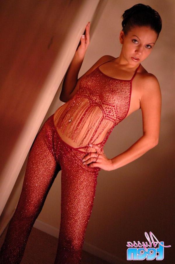 15P Pictures of Alyssa Teen dressed up in sexy lingerie