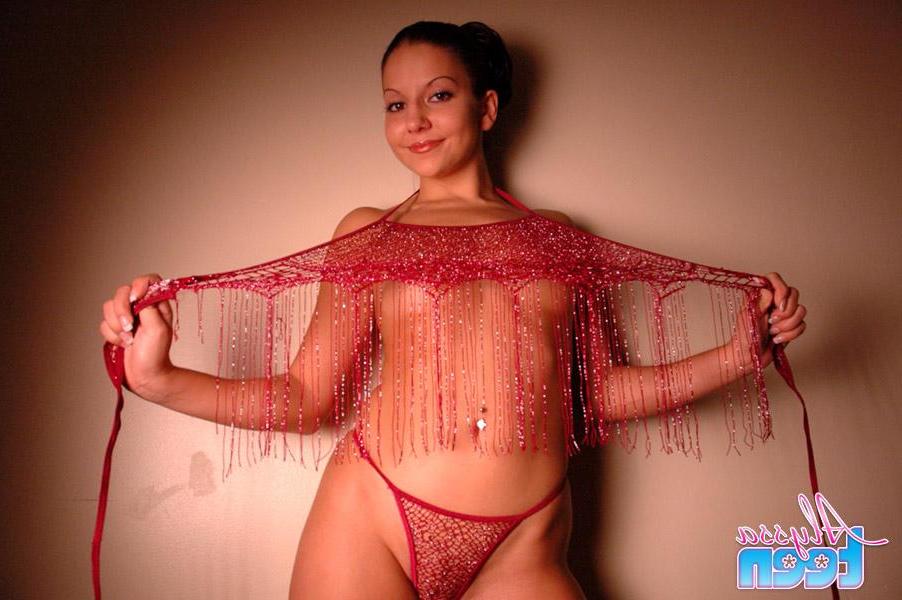 15P Pictures of Alyssa Teen dressed up in sexy lingerie