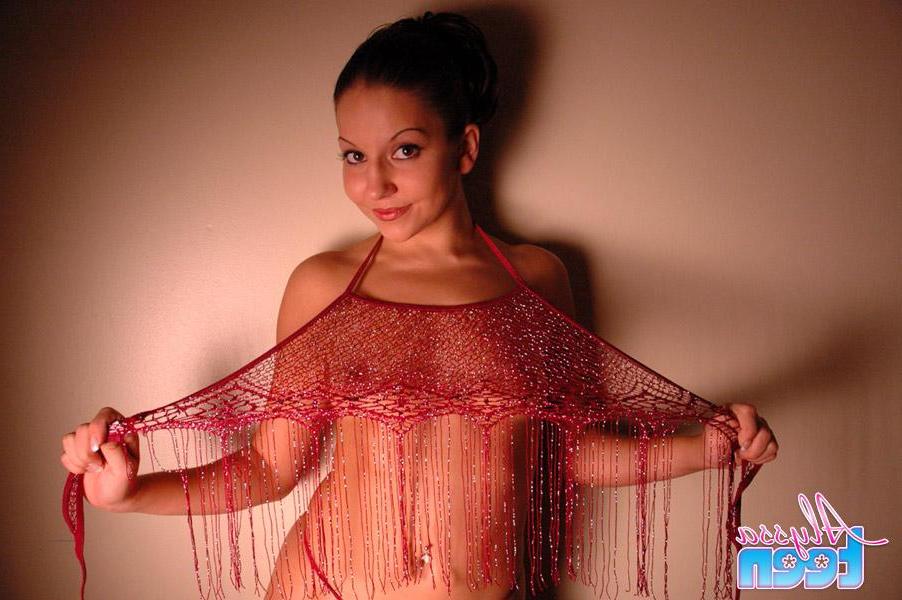 15P Pictures of Alyssa Teen dressed up in sexy lingerie
