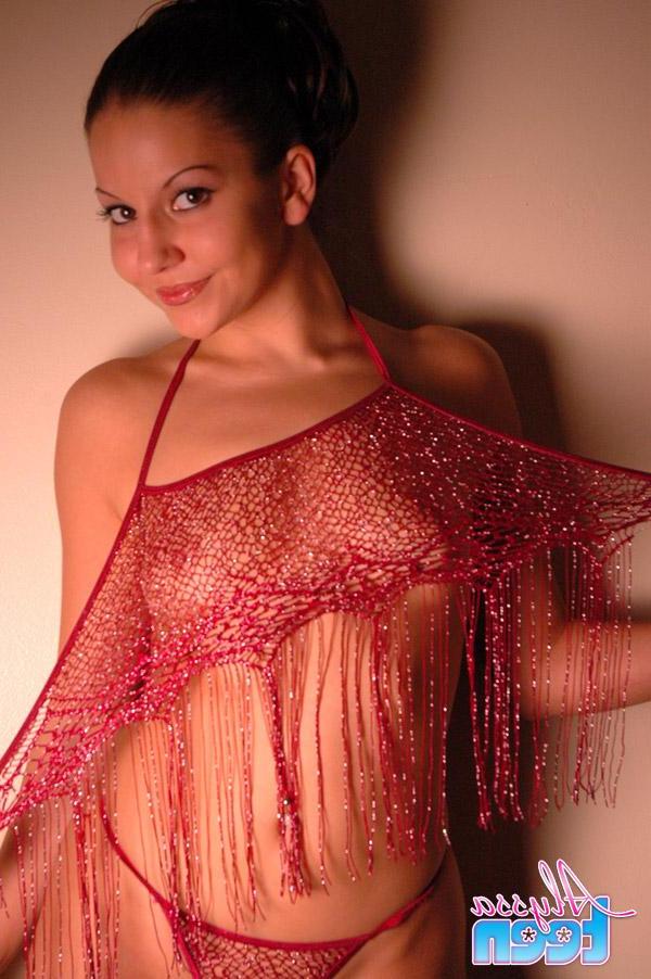 15P Pictures of Alyssa Teen dressed up in sexy lingerie