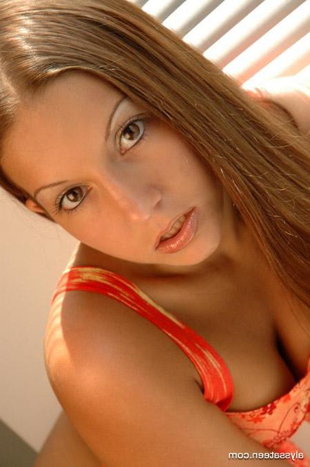 15P Pictures of Alyssa Teen waiting for you to take her clothes off