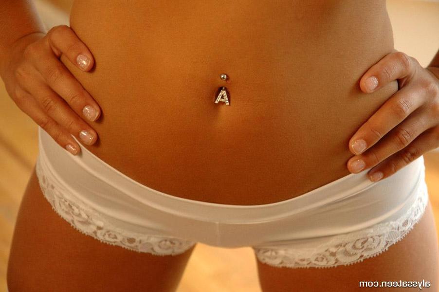 15P Pictures of Alyssa Teen horny and in stockings