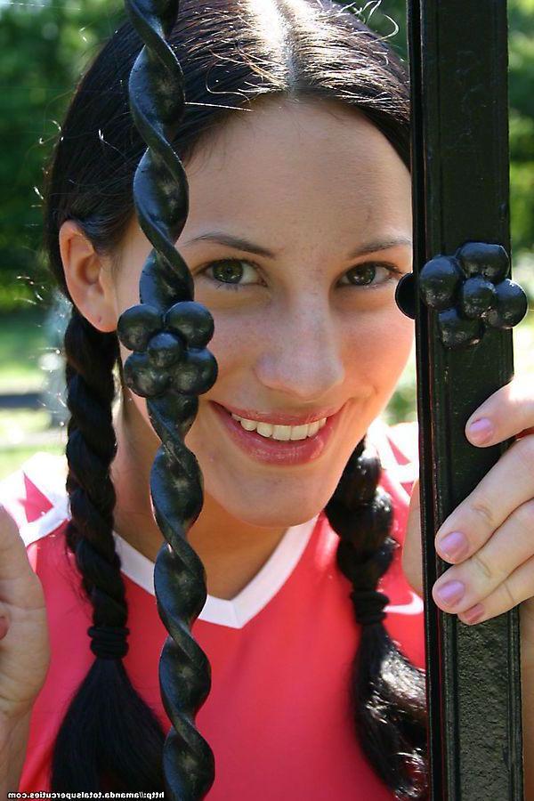 20P Pictures of teen cutie Amanda teasing in pigtails