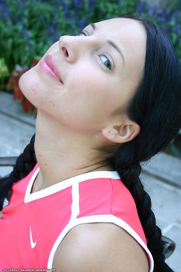 20P Pictures of teen cutie Amanda teasing in pigtails