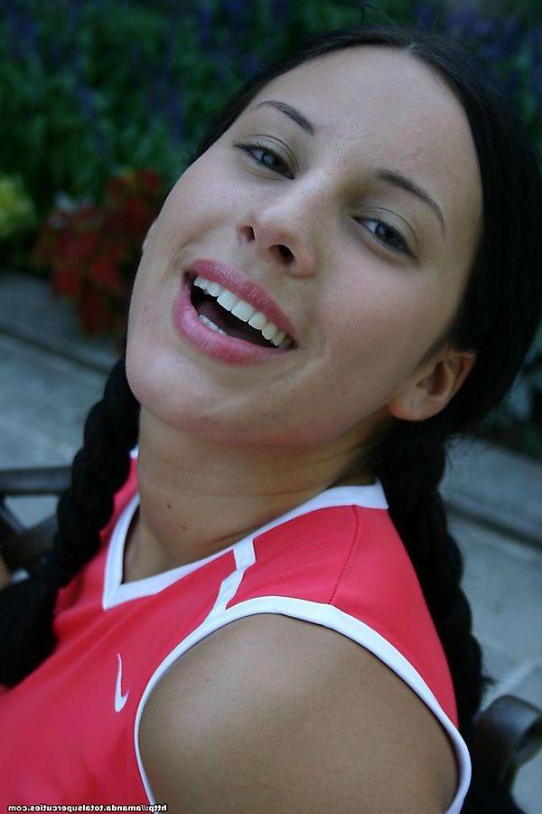 20P Pictures of teen cutie Amanda teasing in pigtails