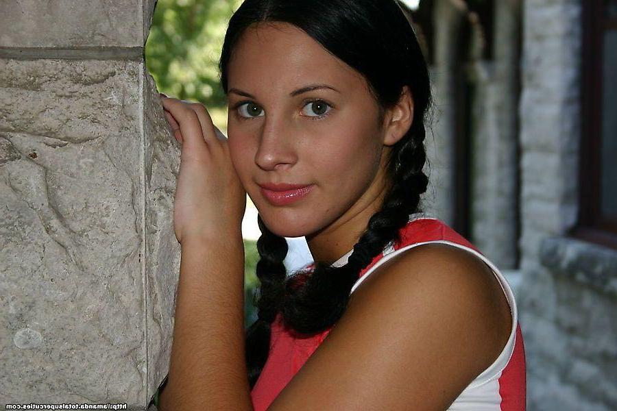 20P Pictures of teen cutie Amanda teasing in pigtails