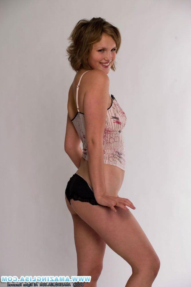 15P Pictures of teen chick Amazing Lisa stripping nude for you