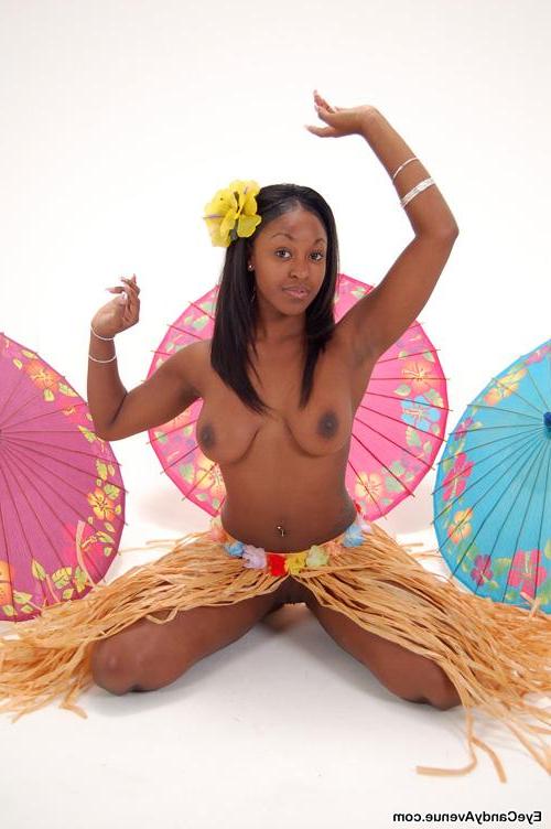 16P Ebony model Amber is a perfect tropical hula girl
