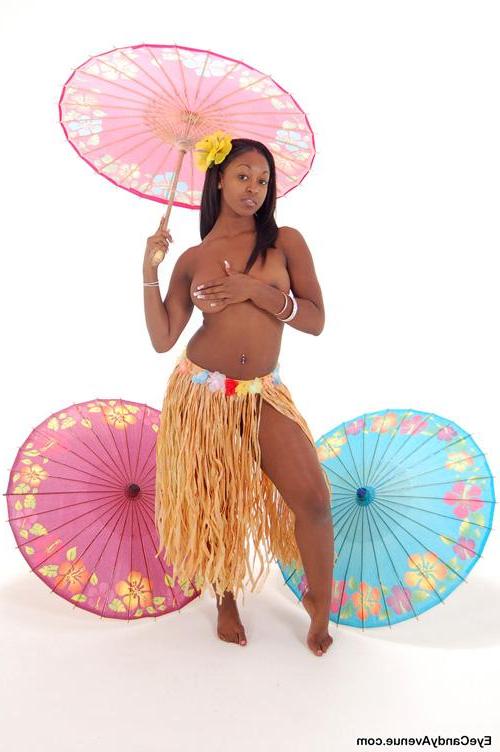 16P Ebony model Amber is a perfect tropical hula girl