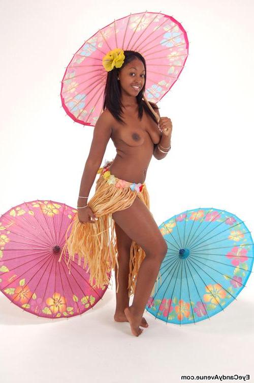 16P Ebony model Amber is a perfect tropical hula girl