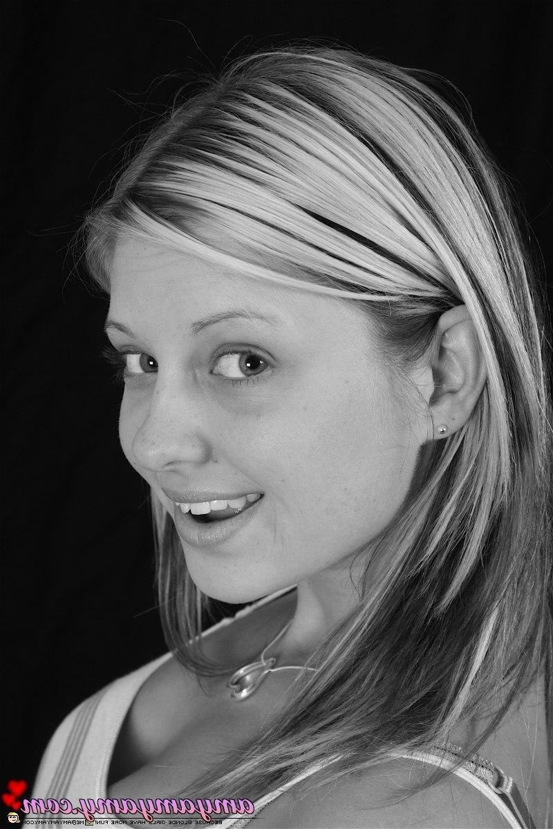 19P Pictures of teen model Amy Amy Amy teasing you in black and white