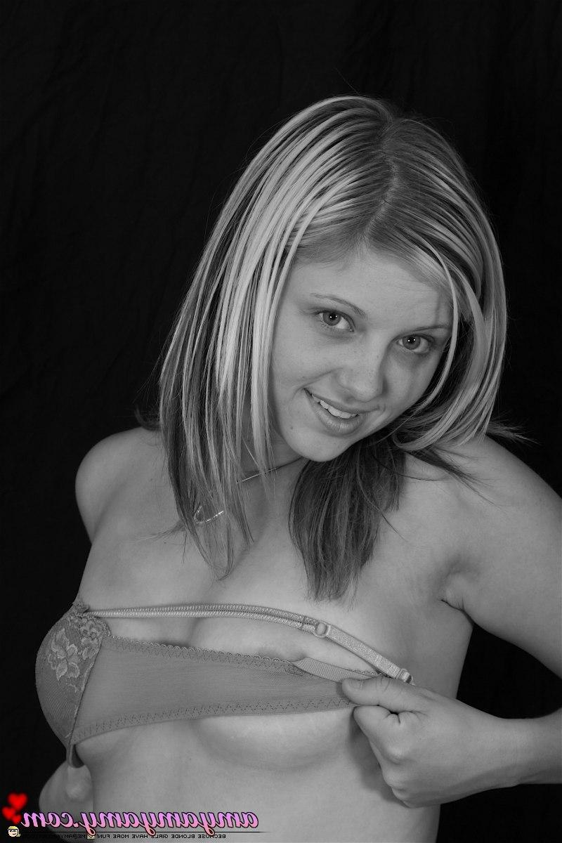 19P Pictures of teen model Amy Amy Amy teasing you in black and white