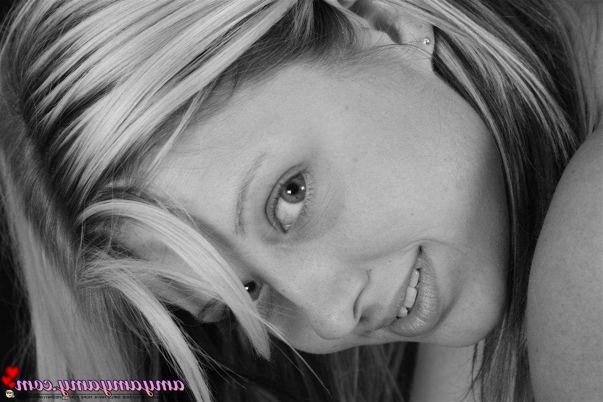 19P Pictures of teen model Amy Amy Amy teasing you in black and white
