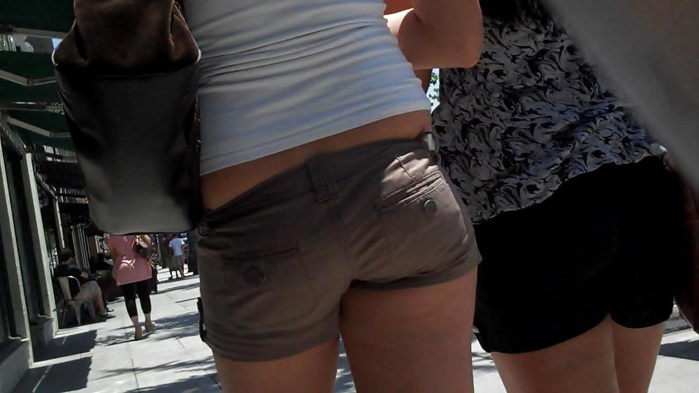 25P Nice ass & butt not in jeans but in short shorts