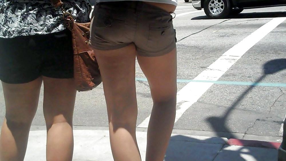25P Nice ass & butt not in jeans but in short shorts
