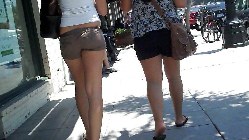25P Nice ass & butt not in jeans but in short shorts