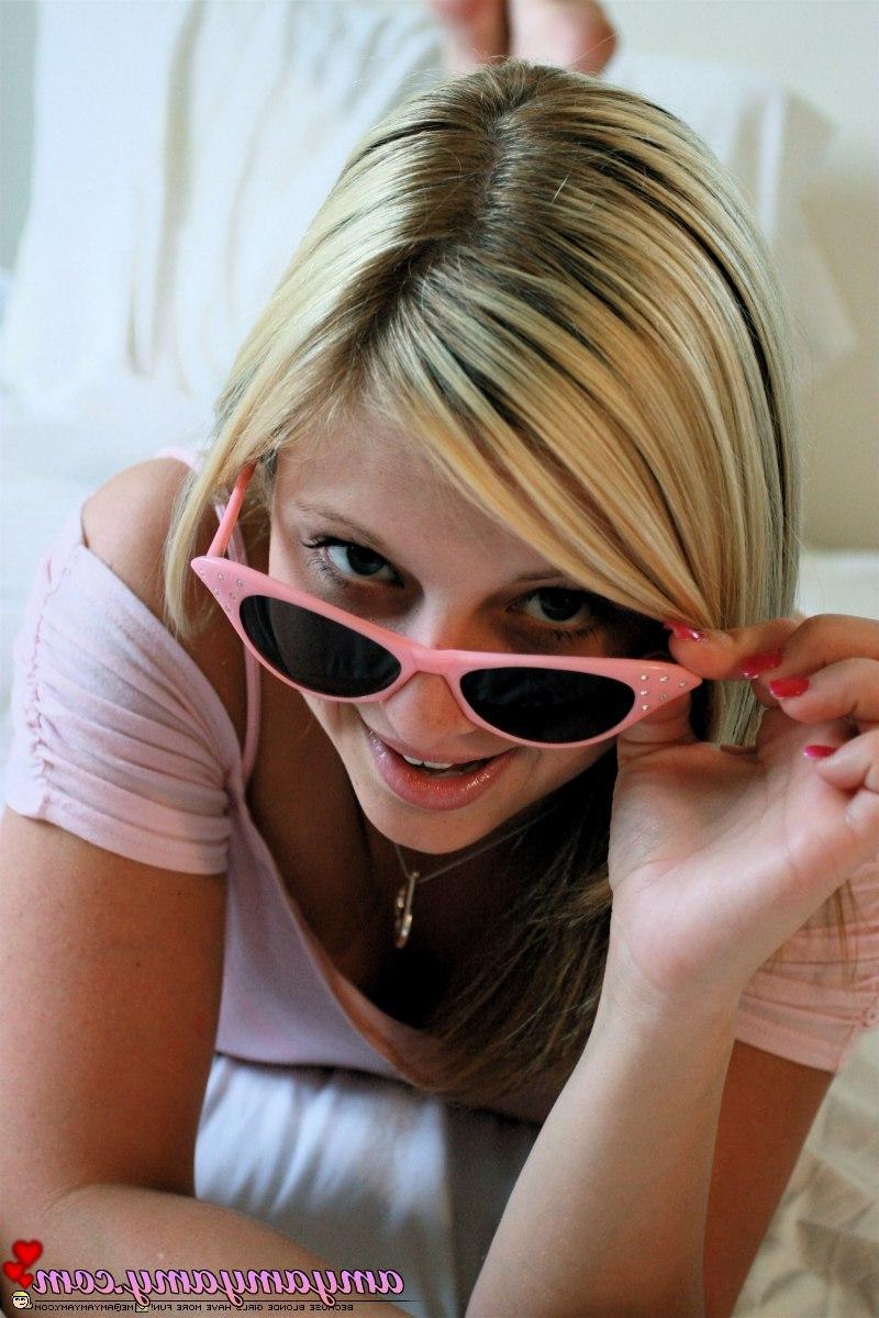 20P Pictures of Amy Amy Amy waiting for you in bed