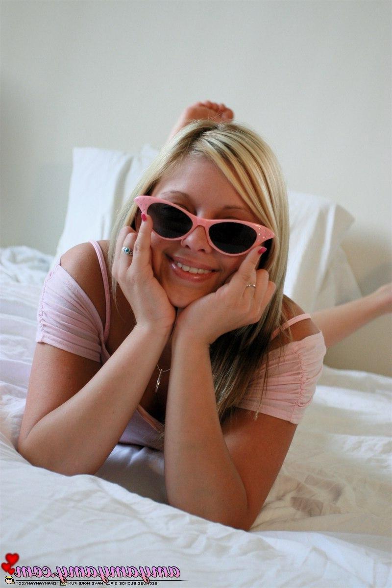 20P Pictures of Amy Amy Amy waiting for you in bed