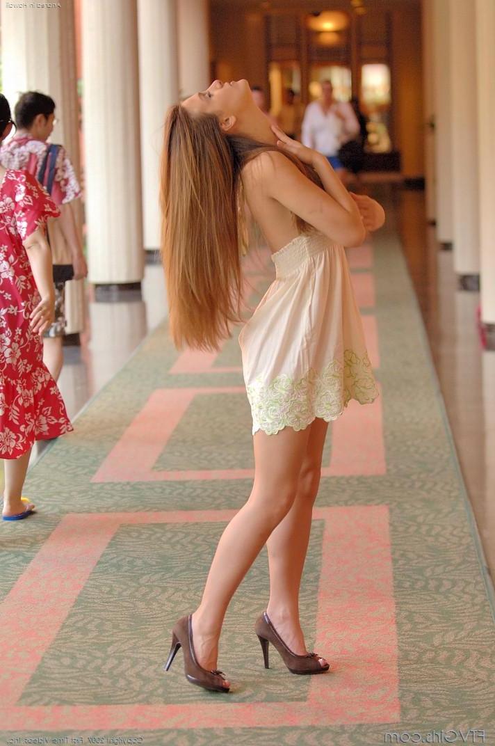 20P Pics of Andrea showing her pussy upskirt