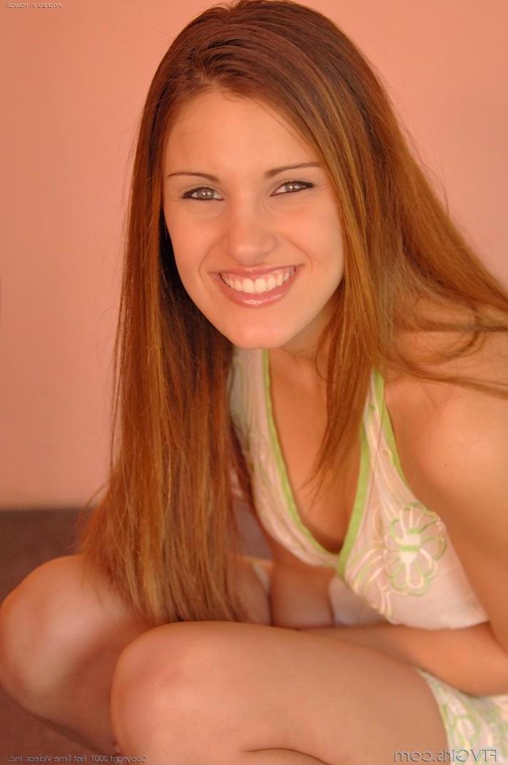 20P Pics of Andrea showing her pussy upskirt