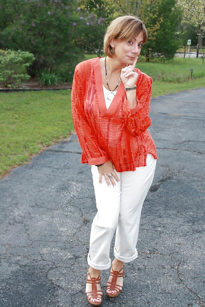 25P Wonderful Mature Lady