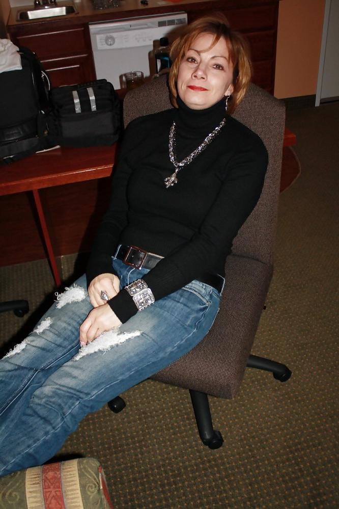 25P Wonderful Mature Lady