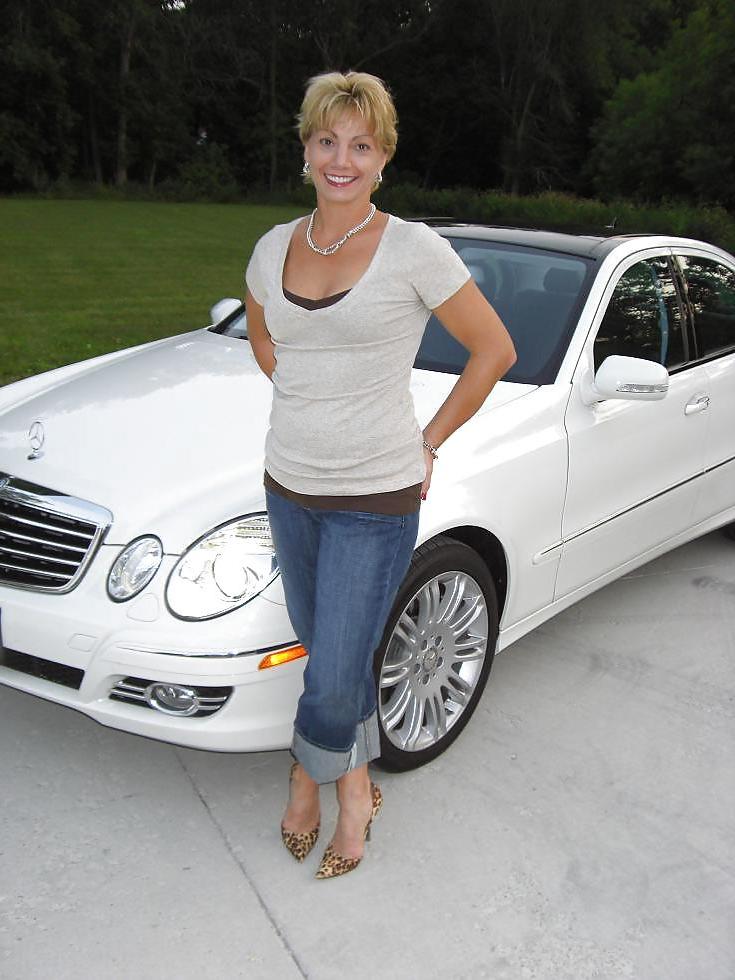 25P Wonderful Mature Lady