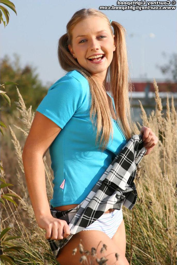 20P Pictures of Courtney Lightspeed as the farmer\'s daughter