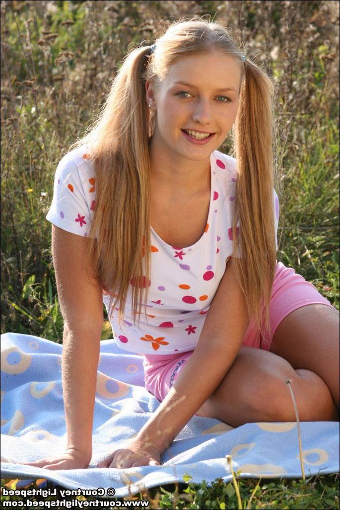 20P Pictures of Courtney Lightspeed waiting for you to take her clothes off