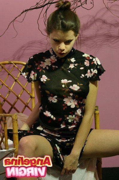 16P Pictures of Angelina Virgin teasing in the studio