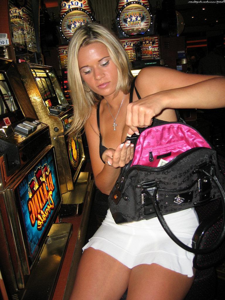 14P Pictures of Ann Angel gambling in Vegas