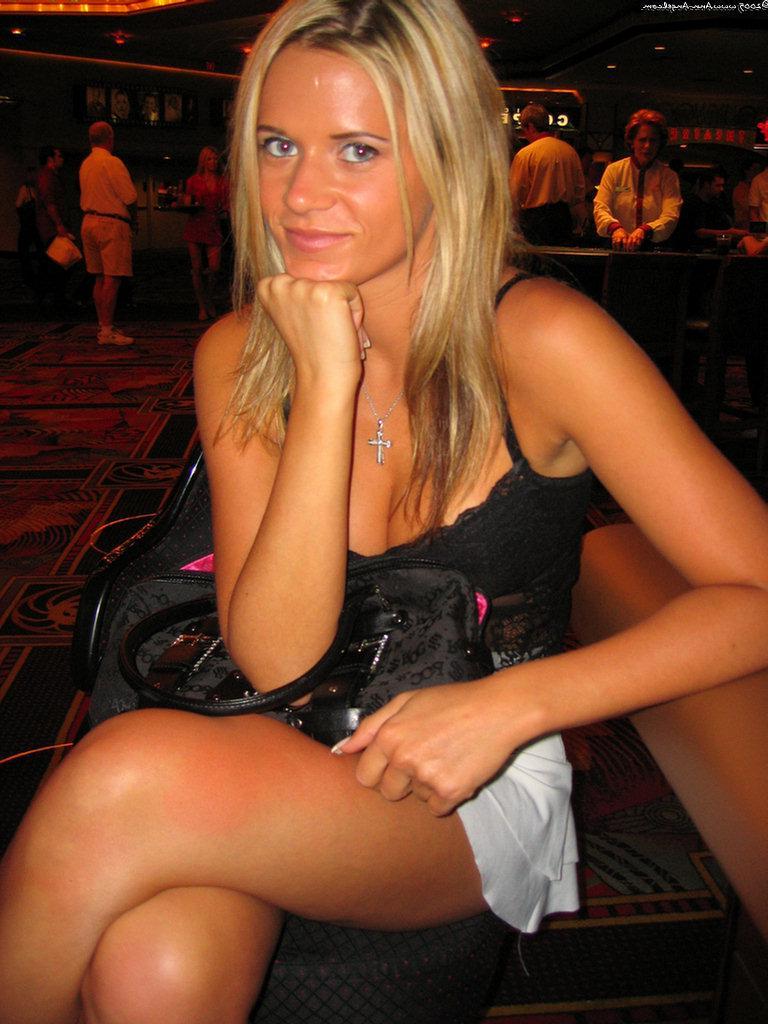14P Pictures of Ann Angel gambling in Vegas