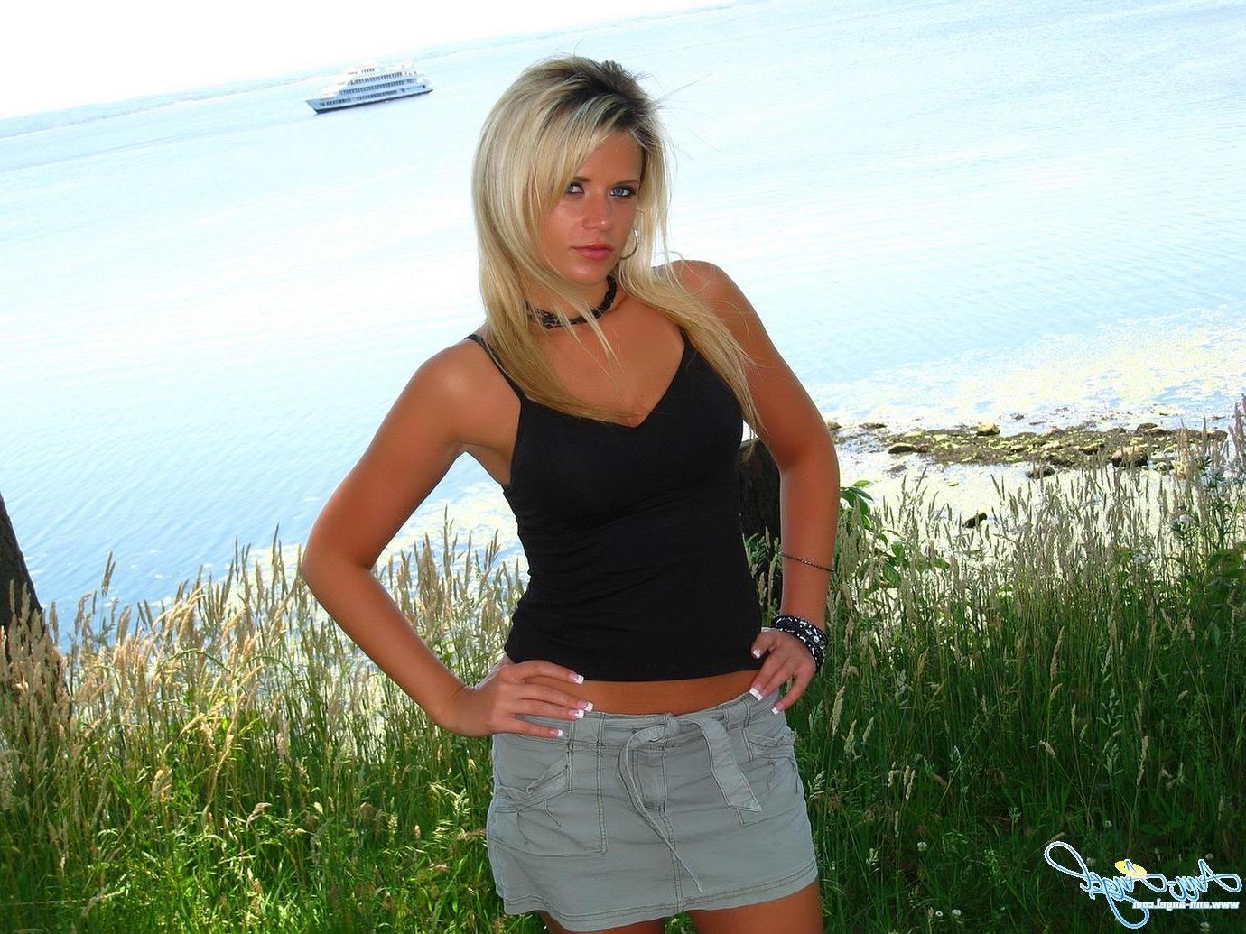 16P Pictures of Ann Angel showing you up her skirt outside