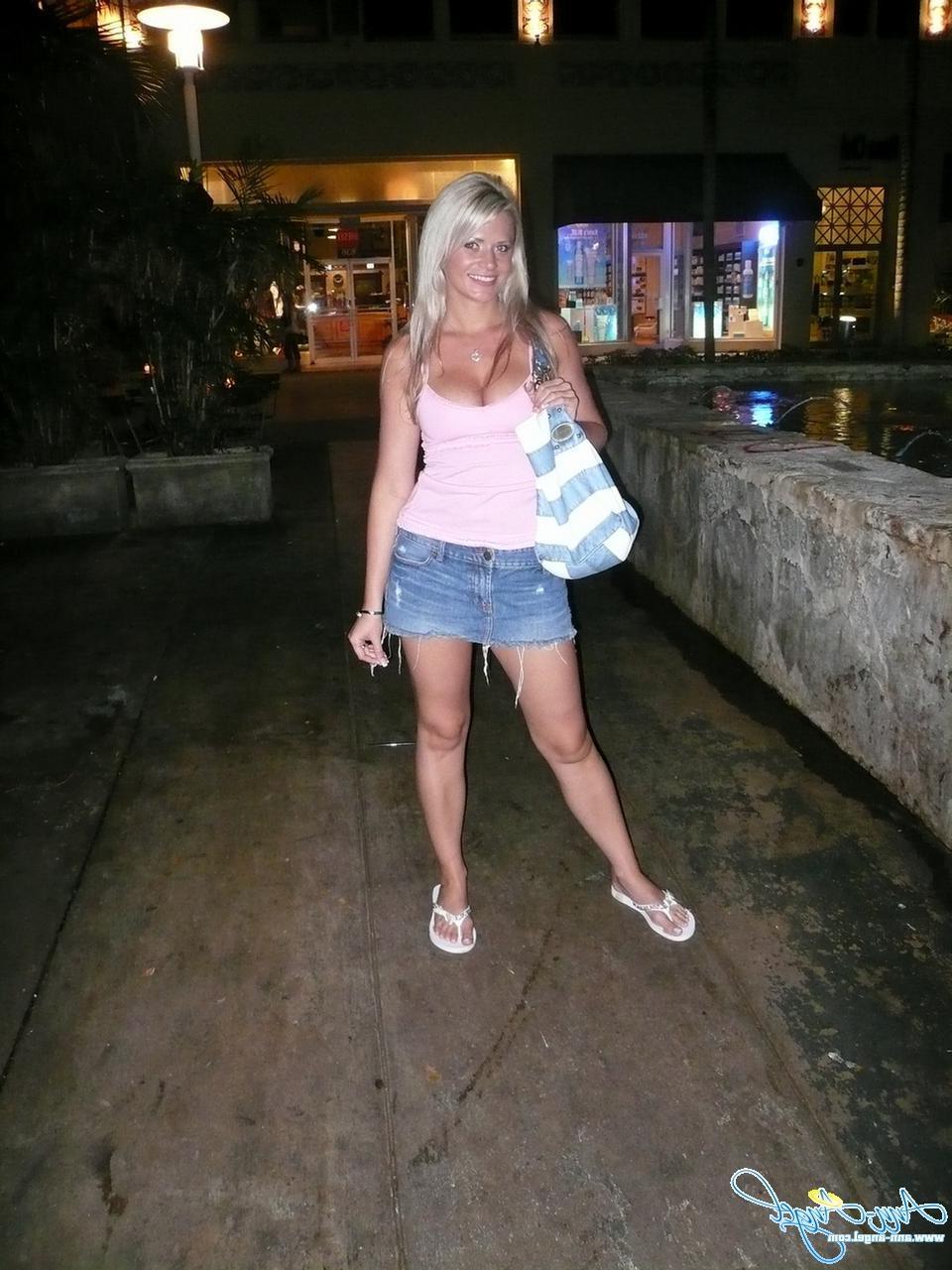 16P Candid photos of Ann Angel on vacation in Miami