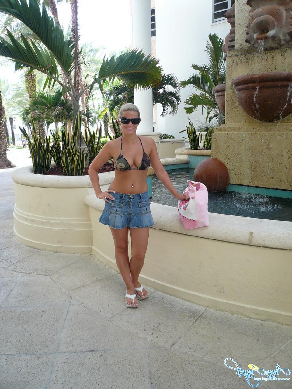 16P Candid photos of Ann Angel on vacation in Miami