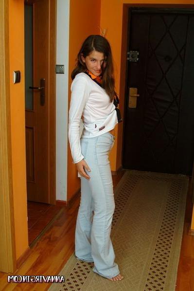 16P Pictures of Anna Virgin all naked for you
